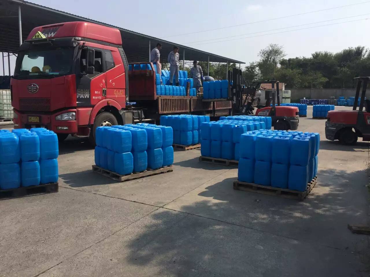 电子级硝酸装车.jpg